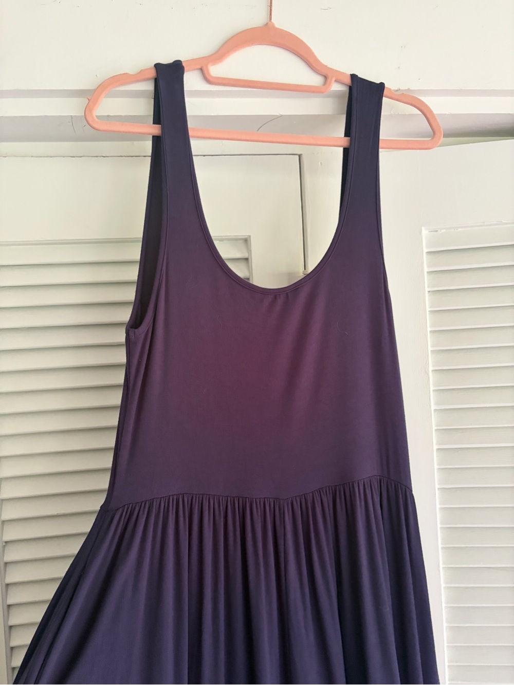 Elegant Sleeveless Midi Dress in Deep Navy - Picture 11 of 12